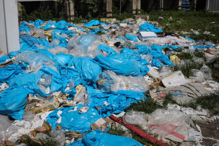 Mjesec dana nakon koncerta Marka Perkovica Thompsona na Hipodromu jos uvijek nije odvezeno smece. Photo: Emica Elvedji/PIXSELL