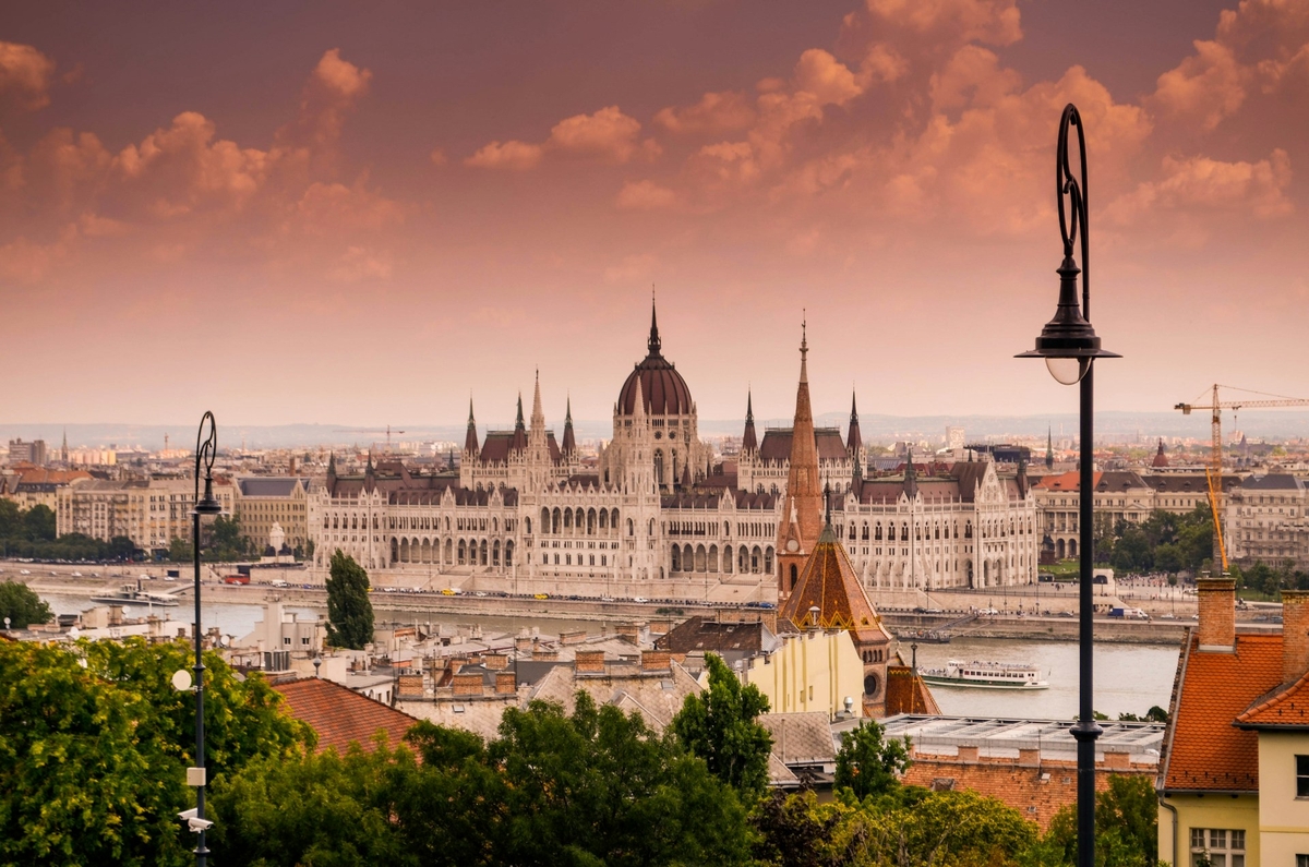 Ilustracija Budimpešte / Foto Kate Kasiutich on Unsplash