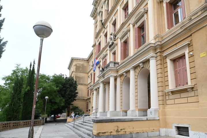 Prva sušačka hrvatska gimnazija među prvima je dobila suglasnost za zapošljavanje operativnog djelatnika za sigurnost / Foto Vedran KARUZA