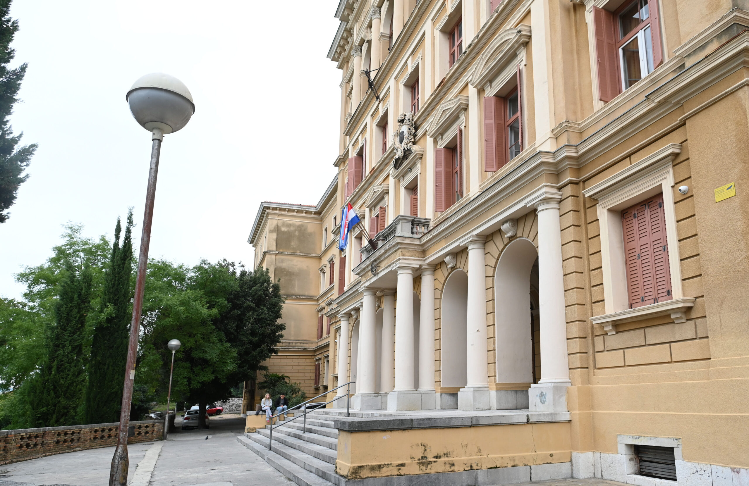 Prva sušačka hrvatska gimnazija među prvima je dobila suglasnost za zapošljavanje operativnog djelatnika za sigurnost / Foto Vedran KARUZA
