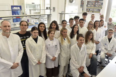 Deveto izdanje Ljetne škole kemije, uz voditelje programa, okupilo dvadeset srednjoškolaca / Foto Matea Jurčić