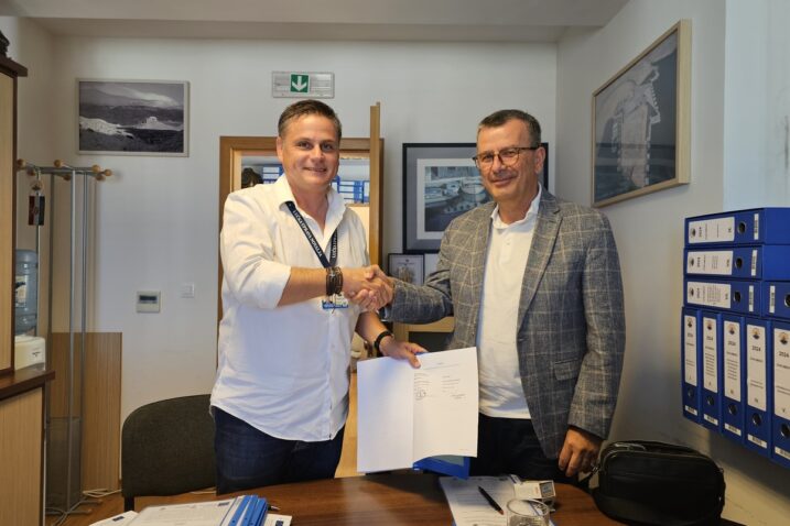 Ravnatelj LU Novalja Tomislav Kustić i predstavnik izvođača radova Texo Molior, Marcel Friedl