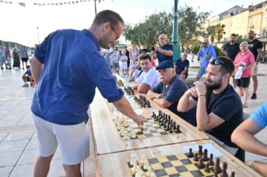 Šariću se suprotstavio i Mario Muškardin, najbolji šahist s Lošinja / Foto Bojan Purić