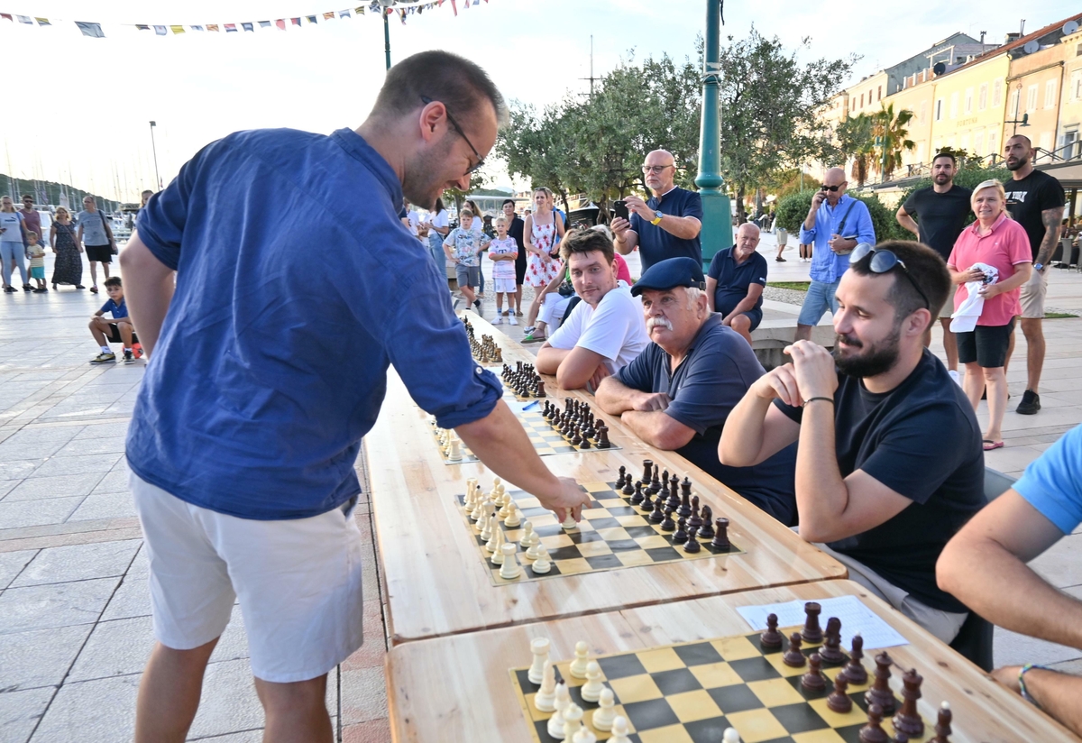 Šariću se suprotstavio i Mario Muškardin, najbolji šahist s Lošinja / Foto Bojan Purić