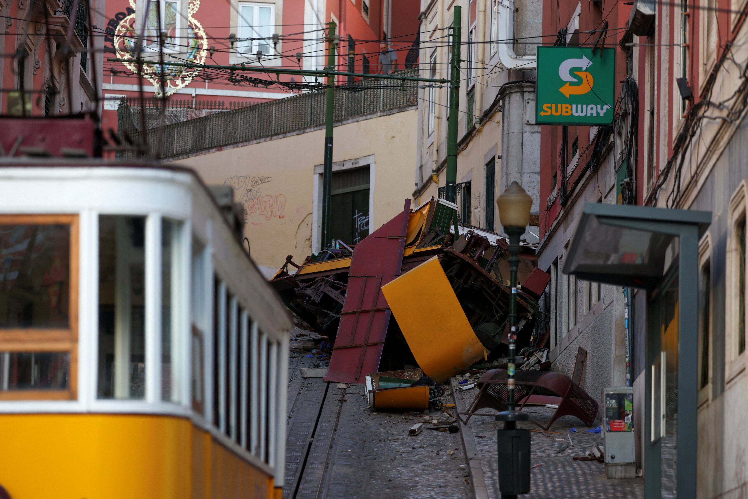 Prizor s mjesta tragedije u Lisabonu / Reuters /Pedro Nunes