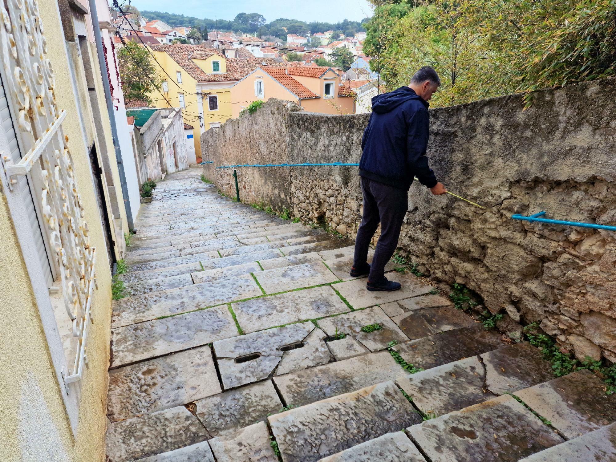 Uređenje rukohvata na Brdini / Foto: TZG Mali Lošinj