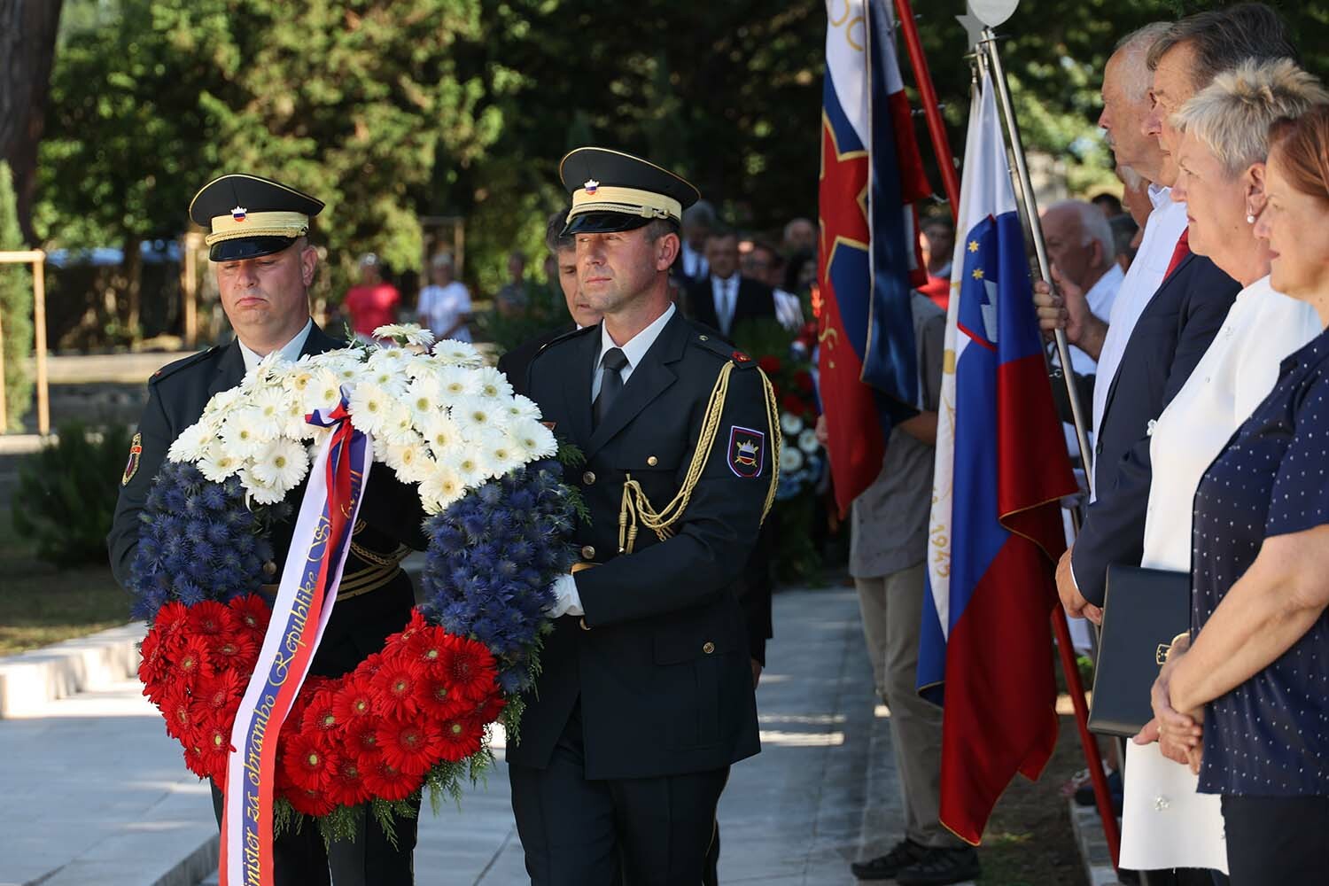 Polaganje vijenaca i obnova spomen-groblja Kampor / Foto: Iztok PIPAN