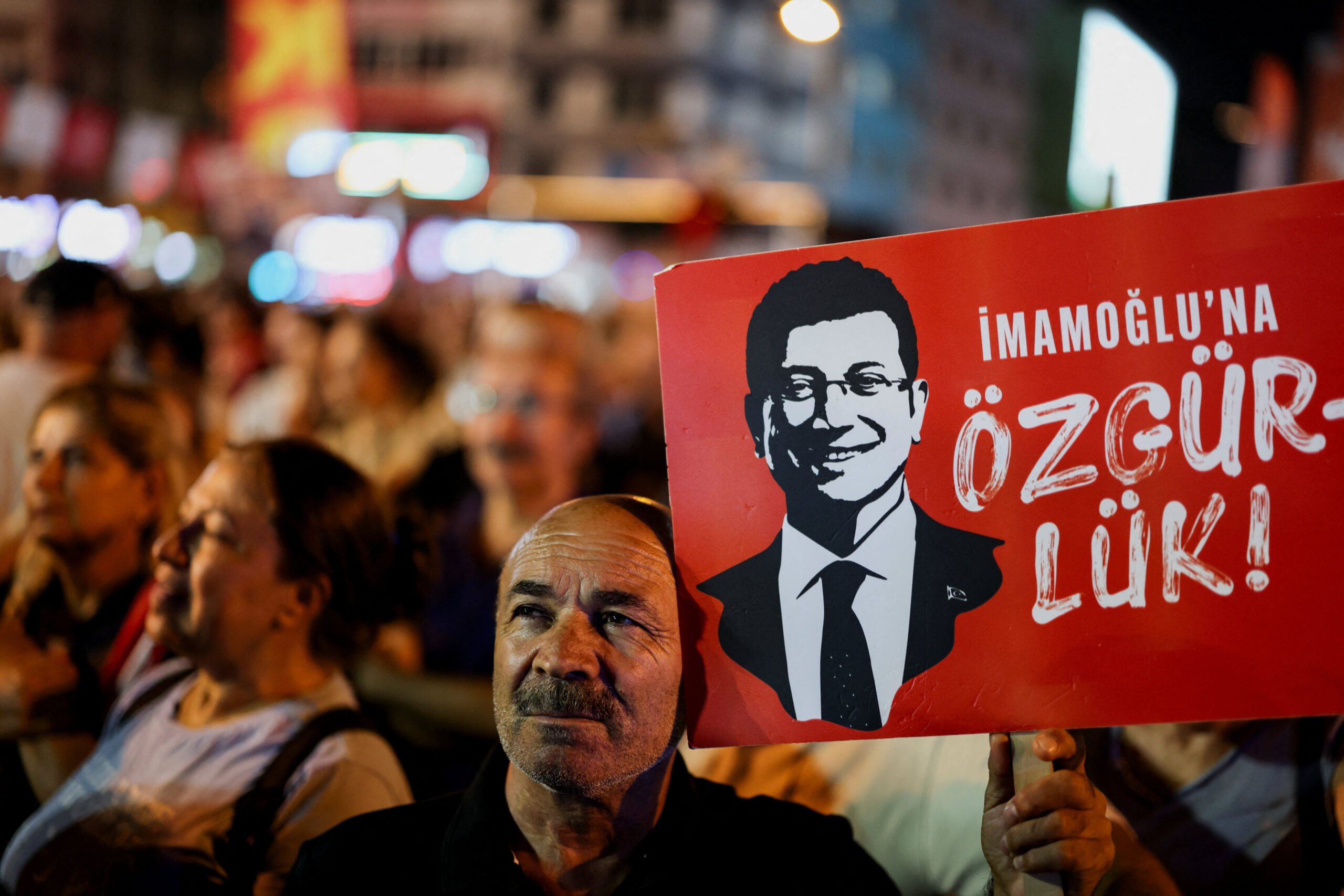 Prosvjed protiv političkog progona Imamoglua uoči suđenja / REUTERS/Umit Bektas