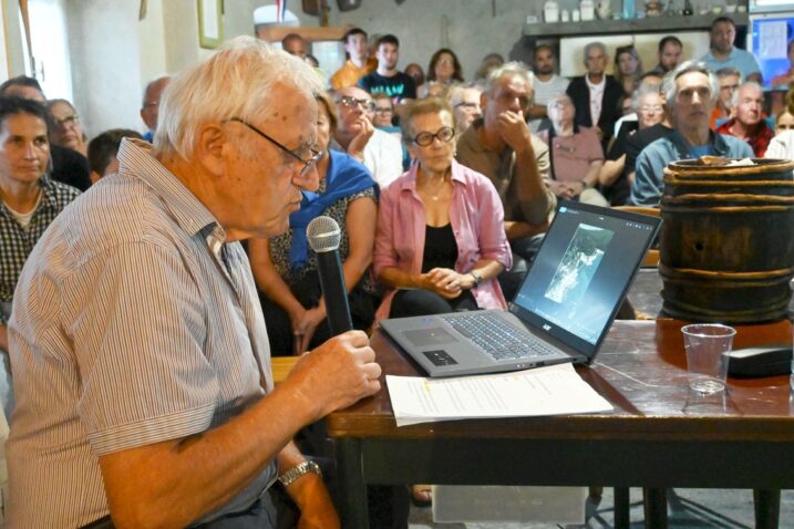 Kap. Ivo Saganić pred publikom u Ustrinama / Foto Bojan Purić