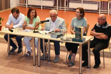 Predstavljanje Zavičajnog kalendara cresko-lošinjskog otočja - Damjan Stanić, Olivela Franko, Julijano Sokolić, Ksenija Čulina i Franjo Velčić / Foto Bojan Purić