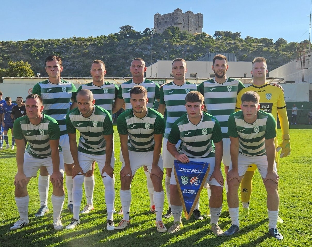 Današnja ekipa NK-a Nehaja; Gornji red s lijeva: David Dabac, Duje Tomljanović, David Svast, Domagoj Prizmić, Marko Biondić, Luka Hodak; donji red s lijeva: Rajmond Buqaj, Domagoj Pejanović, Ivan Vukelić, Lucijan Tomac, Marko Hodak / Foto: NK Nehaj