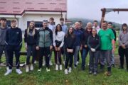 Sudionici akcije sadnje lovor višnje u Dječjem vrtiću Hlojkica u Delnicama / Foto D. VUKELIĆ