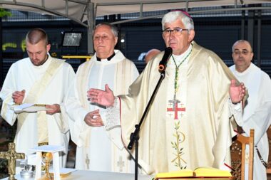 Biskup Željko Majić biranim je riječima govorio o utemeljiteljici Družbe sestara Presvetog Srca Isusova / Foto: Marko Gracin