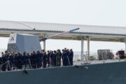 Američki razarač USS Sampson DDG-102, dio eskadre američke mornarice poslane u južne Karibe uz vode Venezuele, snimljen dok prelazi Panamski kanal / Foto REUTERS/Enea Lebrun