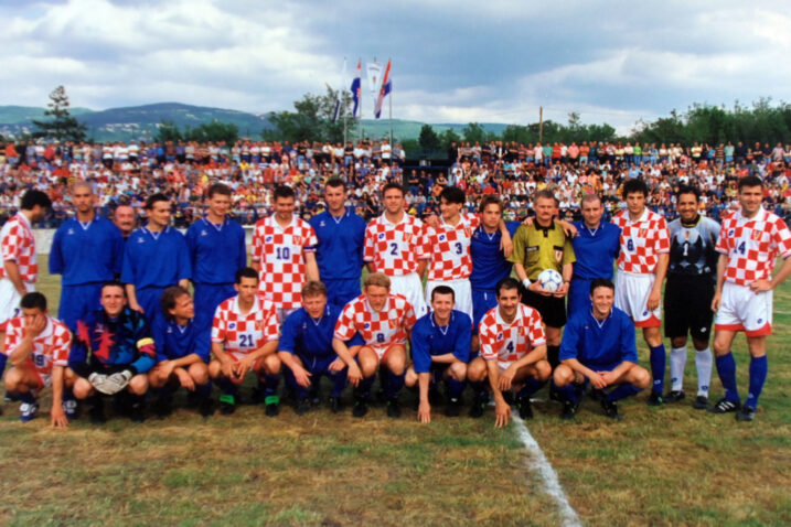 GOSTOVANJE U KRALJEVICI UOČI SP-a 1998. - Vatreni su nastupili pred prepunim tribinama/Foto V. KARUZA