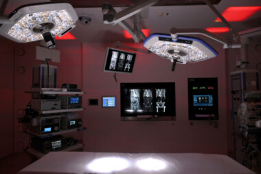 Nova operacijska sala sa suvremenom robotskom tehnologijom / Foto: Marko Lukunić/PIXSELL