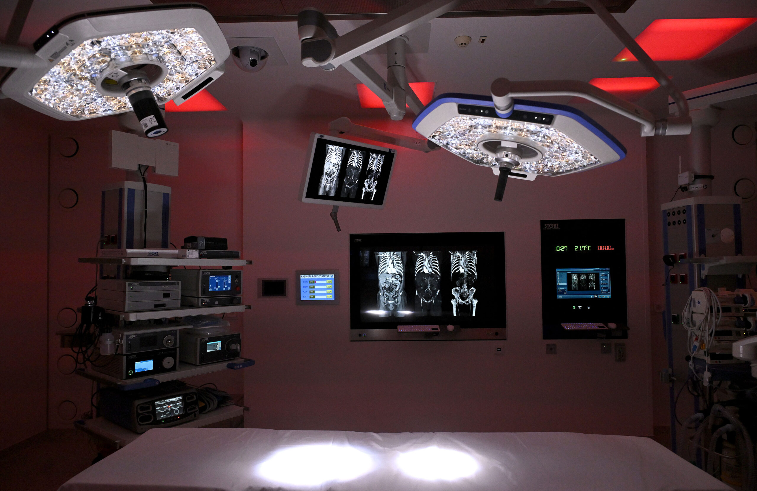 Nova operacijska sala sa suvremenom robotskom tehnologijom / Foto: Marko Lukunić/PIXSELL