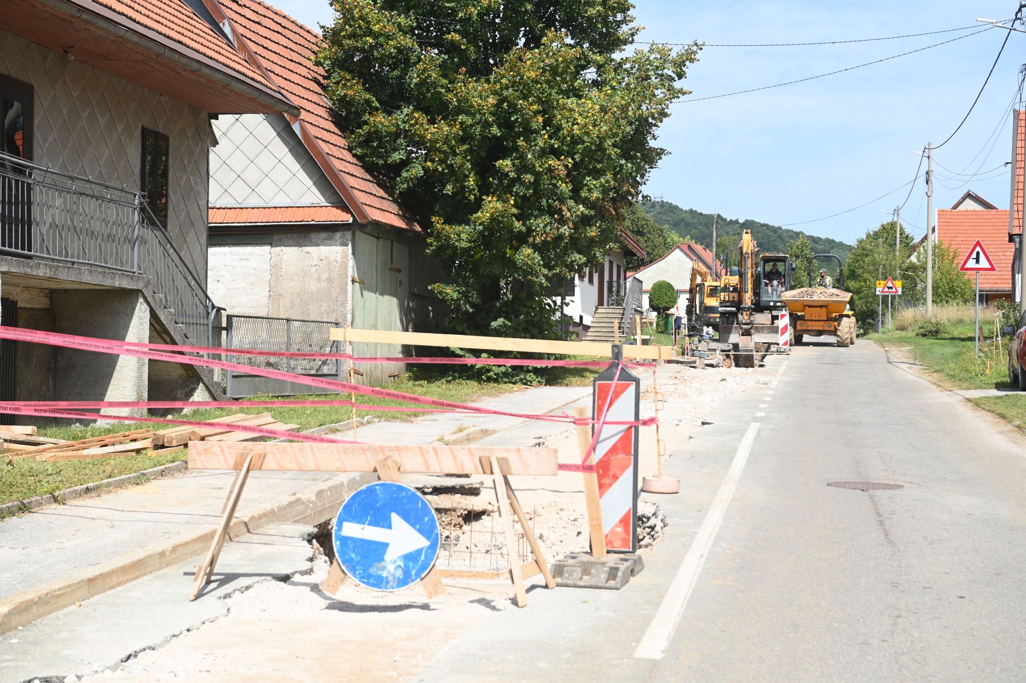 U tijeku je sanacija kolnika i oborinske odvodnje u ulici Poljica / Foto: Nikola Blagojević