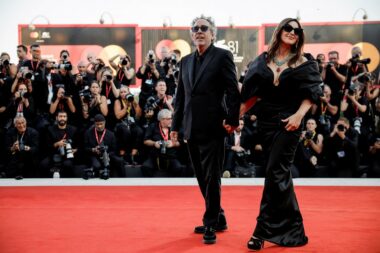 Tim Burton i Monica Bellucci / Foto REUTERS/Louisa Gouliamak