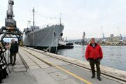 Bivši gradonačelnik Rijeke Vojko Obersnel dočekao je Titov brod, kad je u veljači na Molo longo dotegljen iz brodogradilišta u Kraljevici / Foto Arhiva NL
