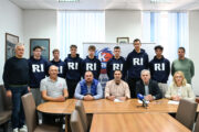 ZAJEDNO DO CILJA - Košarkaši i uprava Kvarner Juniora s domaćinima iz RSS-a/Foto A. KRIŽANEC