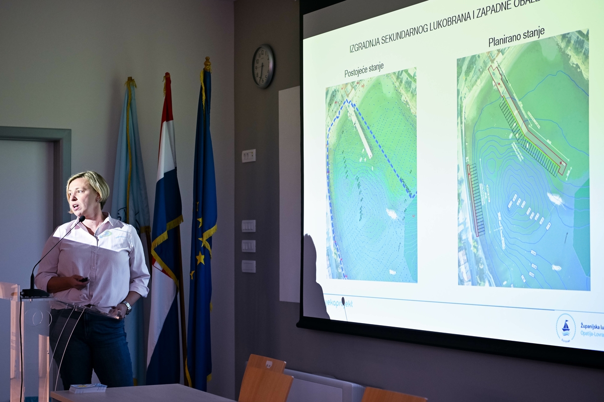 Ariana Ferlan Gašparinić predstavlja projekt / Foto Ana Križanec
