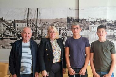Tajnik Kluba Ivan Šipek, gradonačelnica Ivona Matošić Gašparović, Adrian Šipek i Luka Tomić