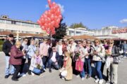 Crikvenički SDP-ovci su puštali u zrak ružičaste balone / Foto SDP Crikvenica