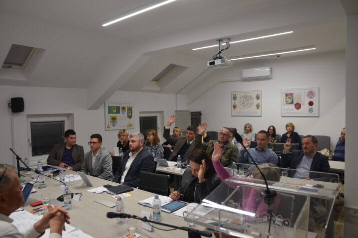Sedam od dvanaest sjednici nazočnih vijećnika podržalo je prijedlog rebalansa proračuna Grada Vrbovskog / Foto Marinko Krmpotić