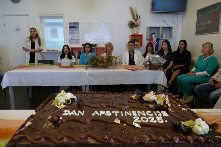 Dan apstinenata u ŽSB Insula obilježen je uz prigodnu tortu / Foto ŽSB Insula