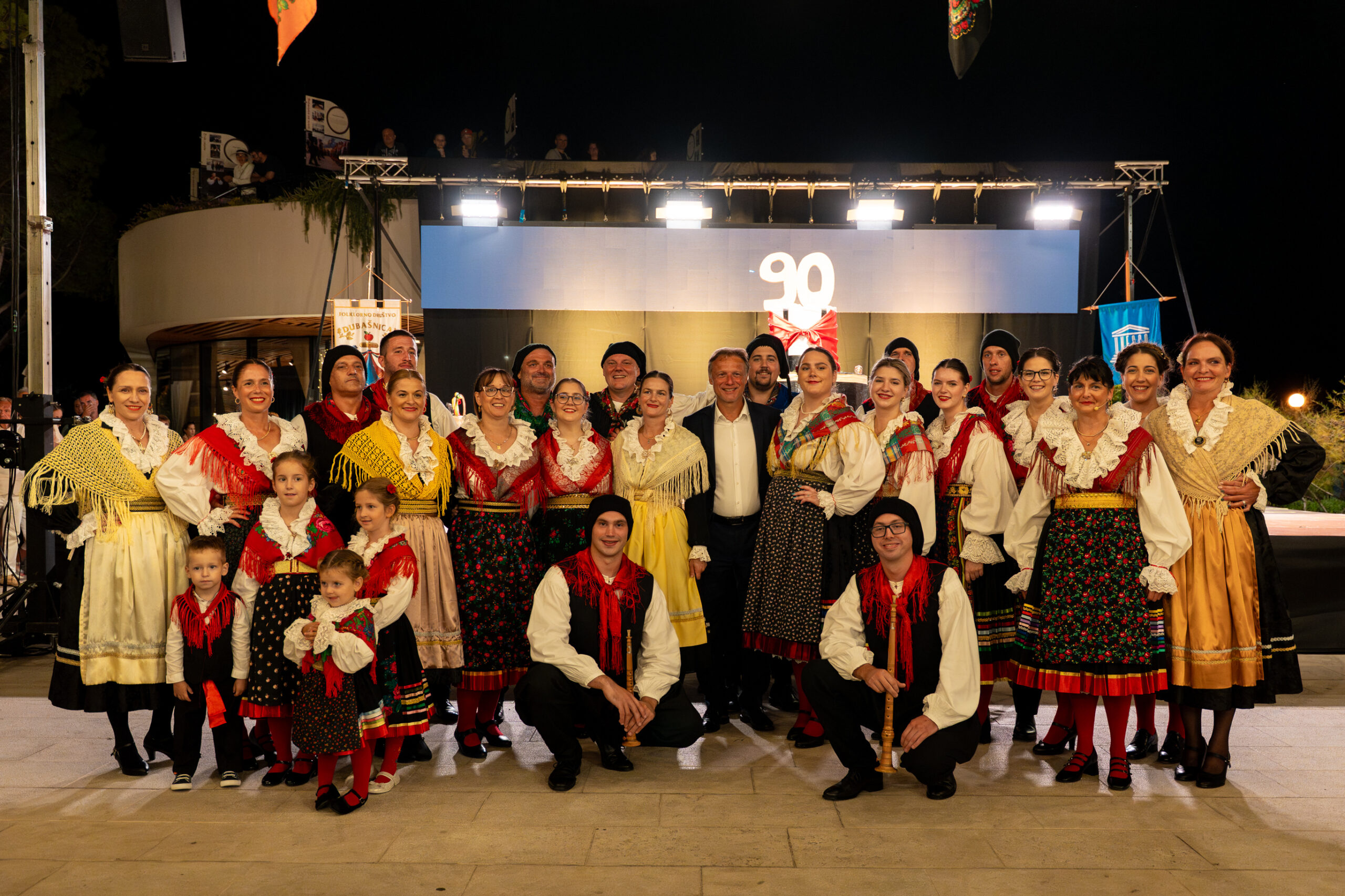 Dio članova folklornog društva na nedavnoj svečanosti / Foto: Marijan Milotić