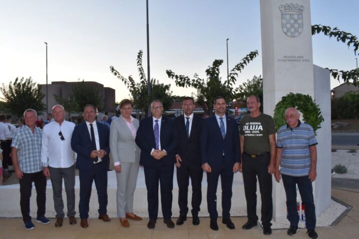 Spomenik je podignut na inicijativu Općine Lopar i braniteljskih udruga iz Lopara / Snimio: L. Borić