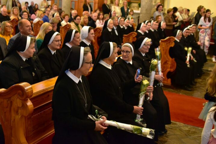 Proslava jubileja održana je u župnoj crkvi sv. Jelene Križarice u Kastvu / Foto: Riječka nadbiskupija