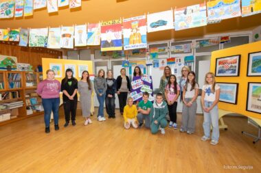 Učenici OŠ Bakar prvi su razgledali izložbu / Foto OŠ BAKAR