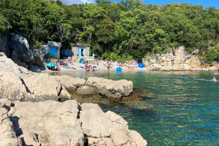 Na plaži Perilo ima kupača bez kupaćih!? Foto Arhiva/NL