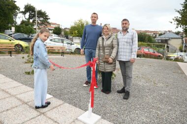 Prerezana je vrpca na ulazu u novouređenu površinu / Foto Nikola BLAGOJEVIĆ