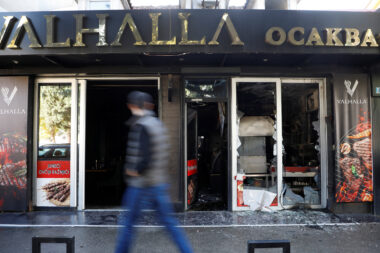 Uništeni turski lokal u Podgorici nakon što je jedan muškarac ozlijeđen / Reuters