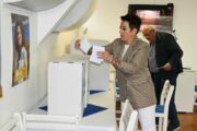 Kći i otac - Ida Saganić i Luigi Satalić na HDZ-ovom biralištu / Foto Bojan Purić
