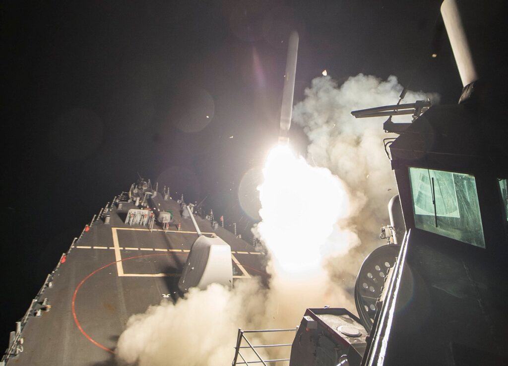 Ispaljivanje raketa Tomahawk s američkog ratnog broda / REUTERS