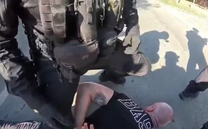 Policija presrela automobil, izvukla Bačulova i bacila ga na tlo / Foto Screenshot
