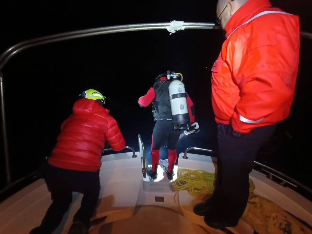 Ronioci HGSS-a izvlačili tijela poginulih / Foto HGSS GOSPIĆ FACEBOOK