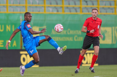 Lamine Ba i sudac Patrik Pavlešić/Foto PIXSELL