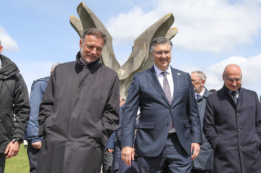 Povodom dana sjećanja na žrtve ustaškog logora u Jasenovcu održana je komemoracija te kolona sjećanja. Predsjednik Sabora Gordan Jandroković i premijer Andrej Plenković 2024. / Foto: Luka Batelić/PIXSELL