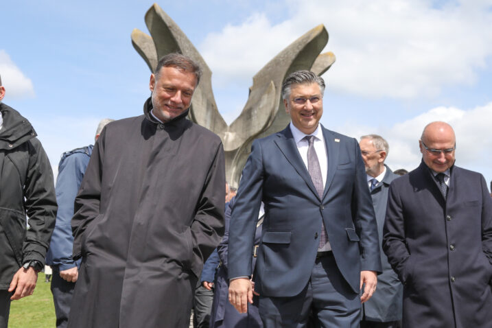 Povodom dana sjećanja na žrtve ustaškog logora u Jasenovcu održana je komemoracija te kolona sjećanja. Predsjednik Sabora Gordan Jandroković i premijer Andrej Plenković 2024. / Foto: Luka Batelić/PIXSELL