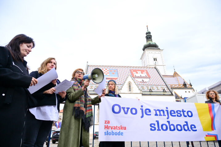 Inicijativa Za Hrvatsku slobode i CROSOL organizirale su simbolično čitanje Ustava Republike Hrvatske na Trgu svetog Marka - 5 godina zatvoren je za građane. Foto: Igor Šoban/PIXSELL