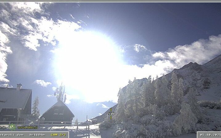 U Julijskim Alpama ima pola metra snijega / Foto Promet.si