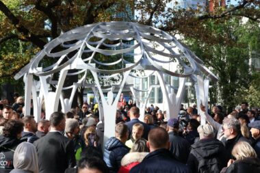 Cvijet Srebrenice u Beču / Foto: FB / Denis Bećirović