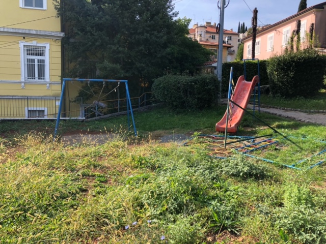 Tratinčica, slatina, park za djecu, derutan, 2025, Slatina