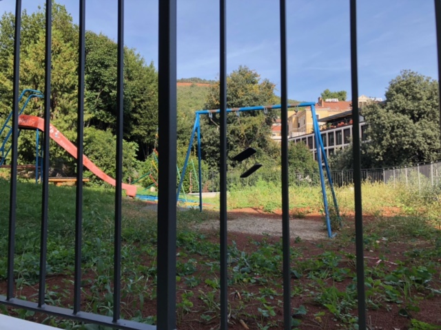 Tratinčica, slatina, park za djecu, derutan, 2025