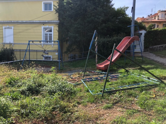 Tratinčica, slatina, park za djecu, derutan, 2025